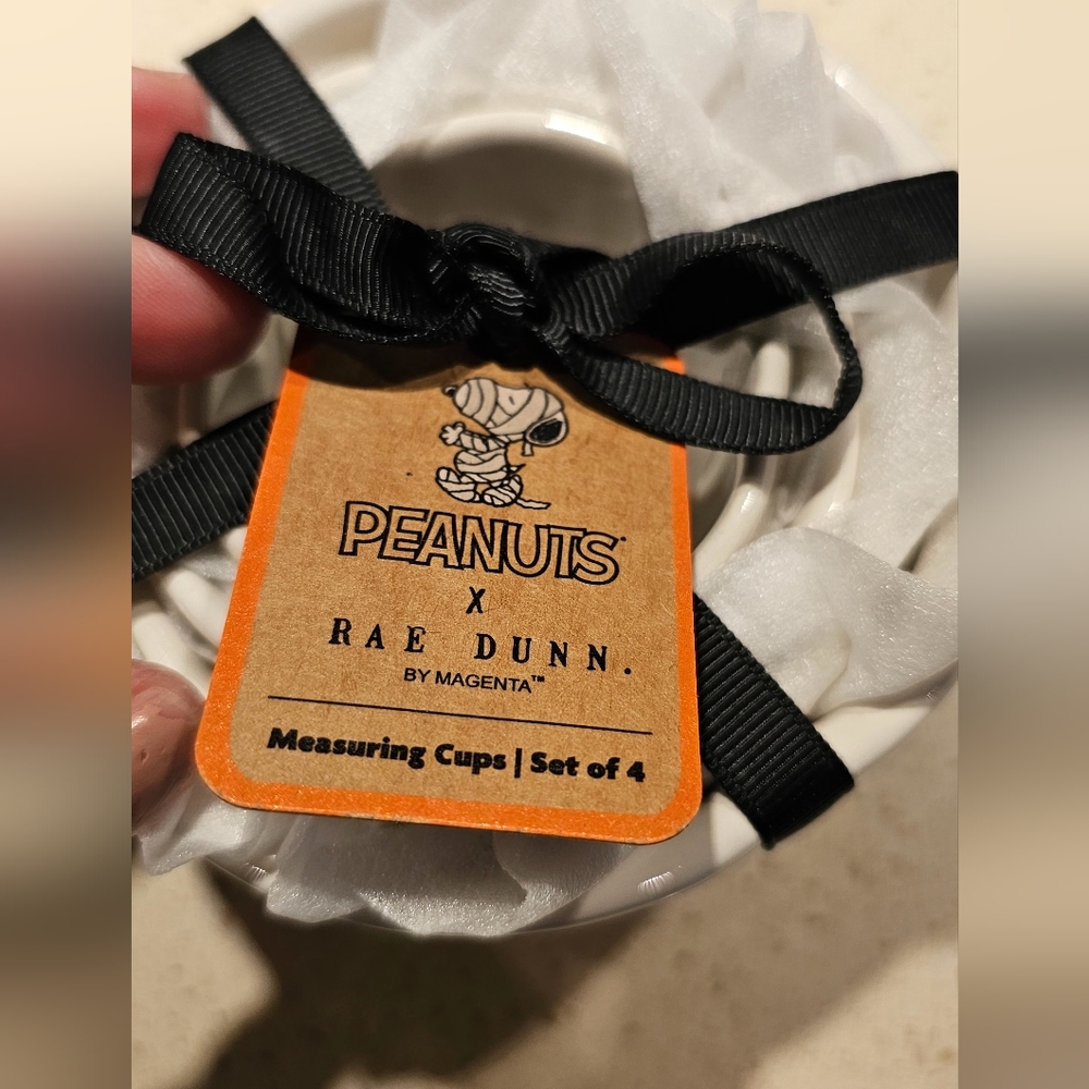 Rae Dunn X Peanuts measuring cups - Picture 4 of 4